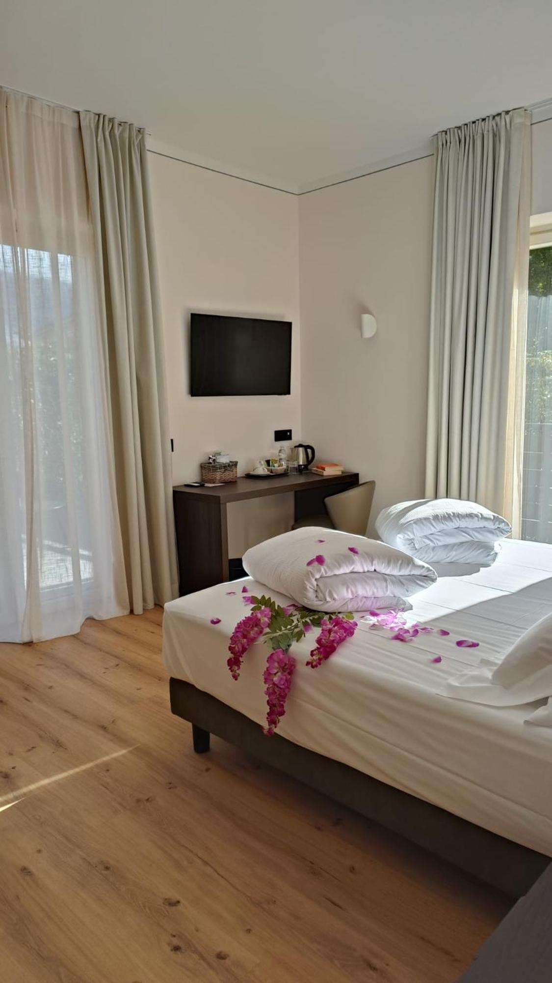 Hotel Villa Cuserina กันโนบีโอ ภายนอก รูปภาพ